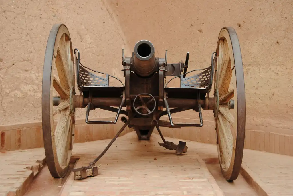 Gatling gun display on the floor of a museum