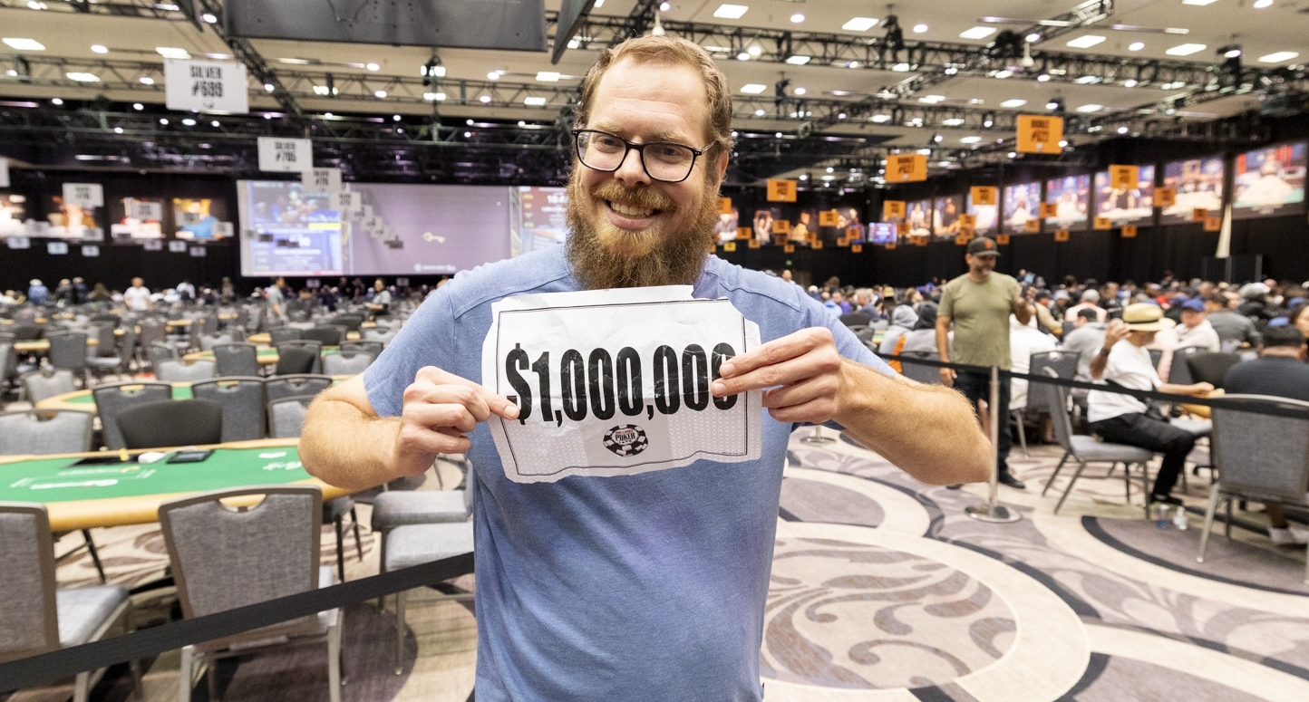 REGARDER : Un joueur des WSOP fête une célébration d'un million de dollars pleine de jurons