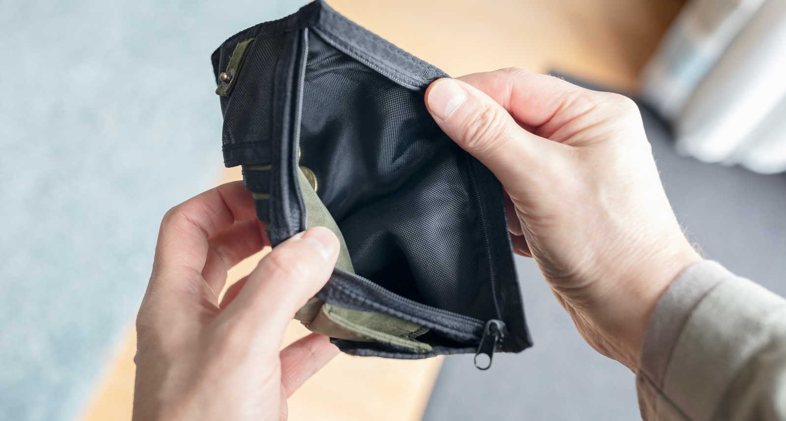 A picture of an empty wallet