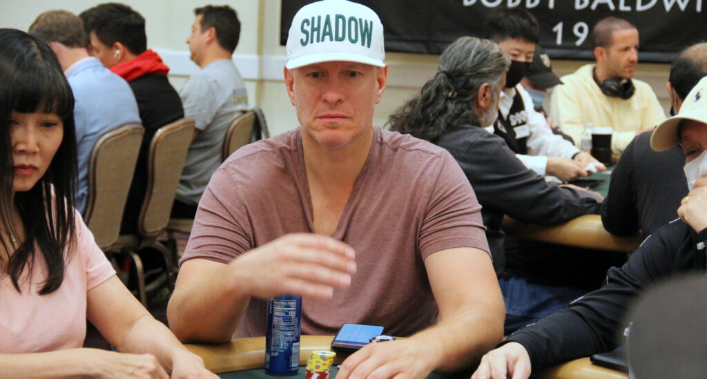 Le parcours de Greg Mueller, du hockey professionnel à la plus grande scène du poker