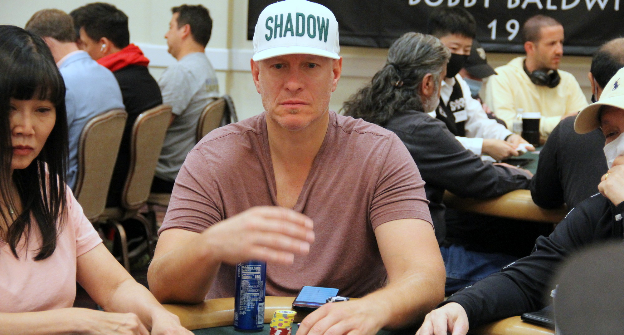 Le parcours de Greg Mueller, du hockey professionnel à la plus grande scène du poker